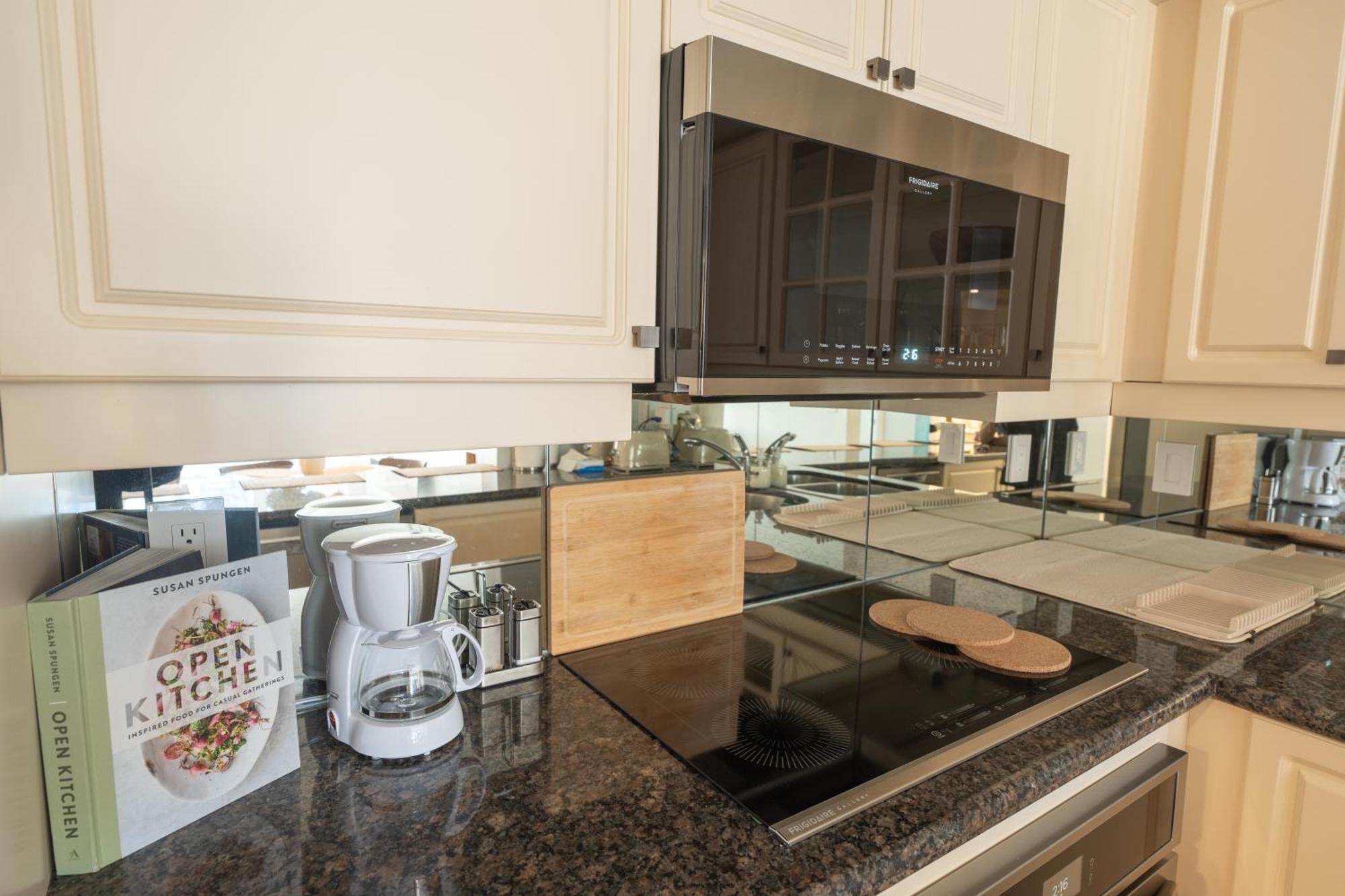Boutique Suite Of Downtown Торонто Экстерьер фото